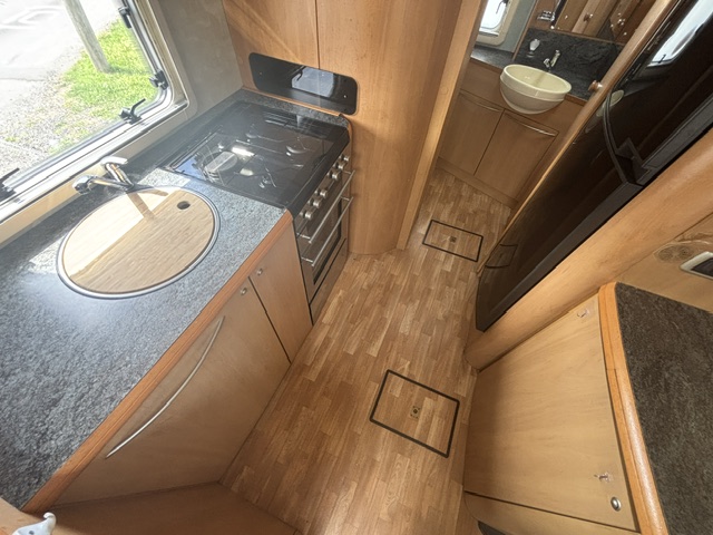 Swift Kontiki 655