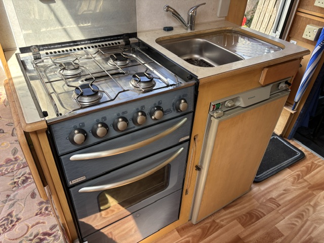 Elddis Sunseeker 400
